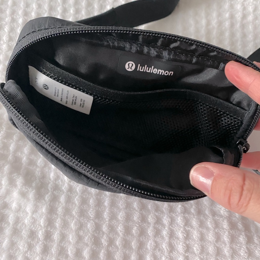 Lululemon Mini Belt Bag - Picture 6 of 11